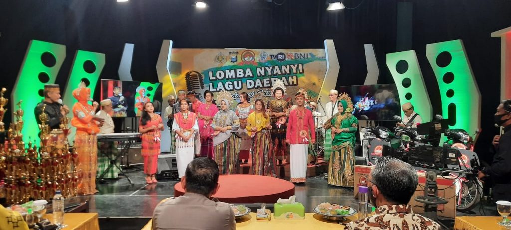 Hebat, Dua Wakil Polres Takalar Sabet Juara Diajang Lomba Nyanyi Lagu Daerah